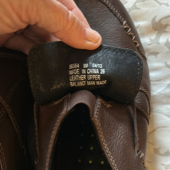 Clarks WaveWalk Brown Leather Shoes - Picture 2 of 6